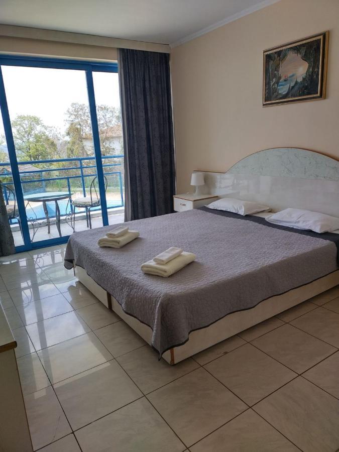 Hotel Iceberg Balchik Exterior photo