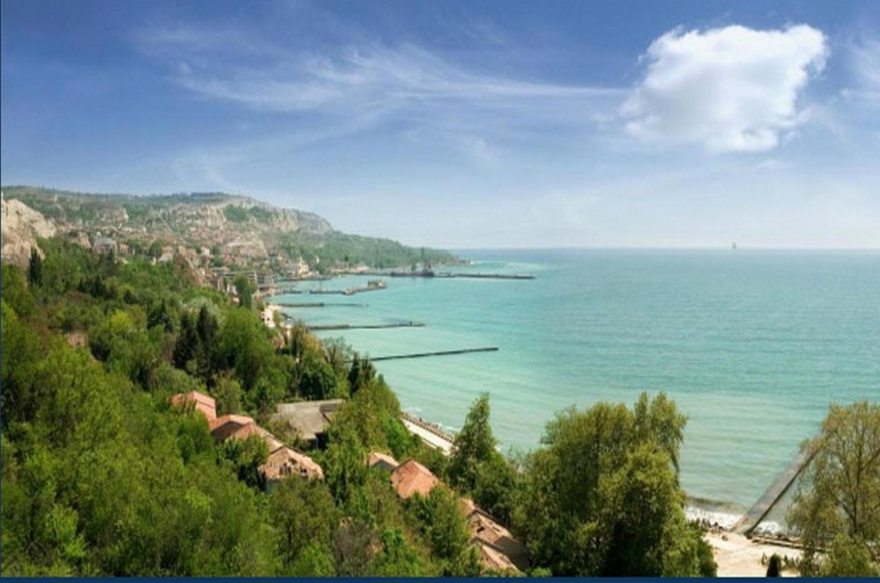 Hotel Iceberg Balchik Exterior photo