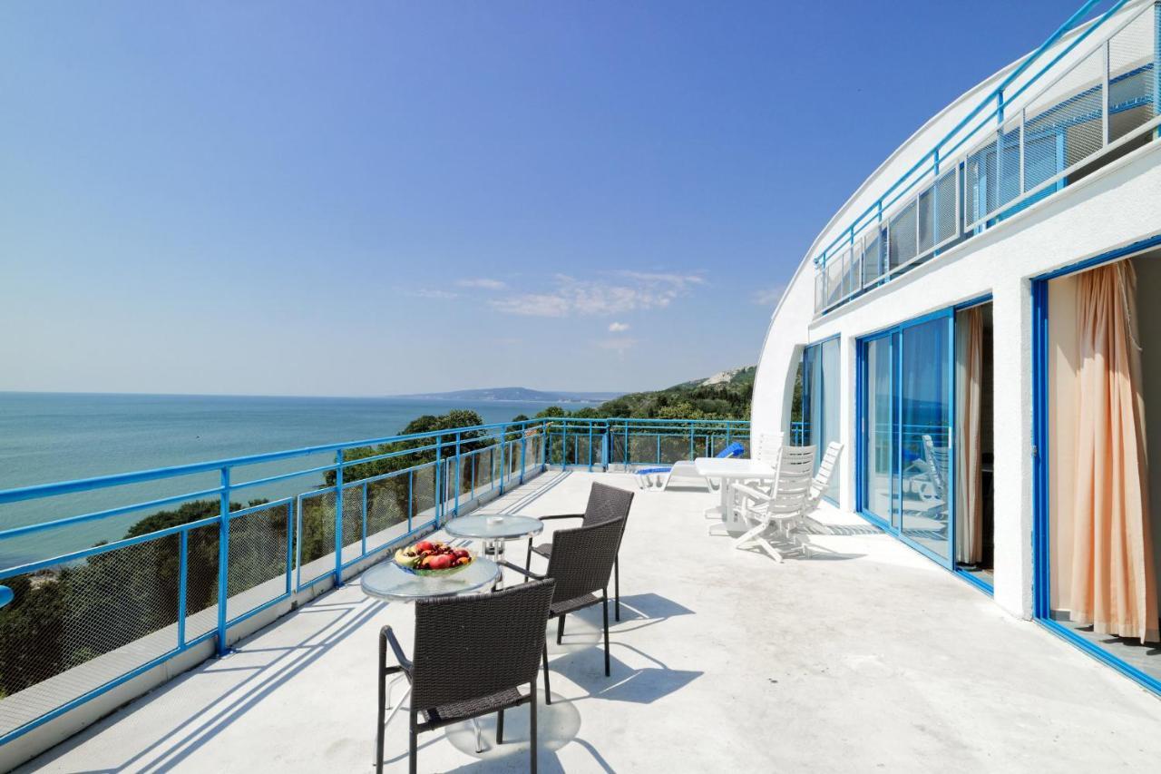 Hotel Iceberg Balchik Exterior photo