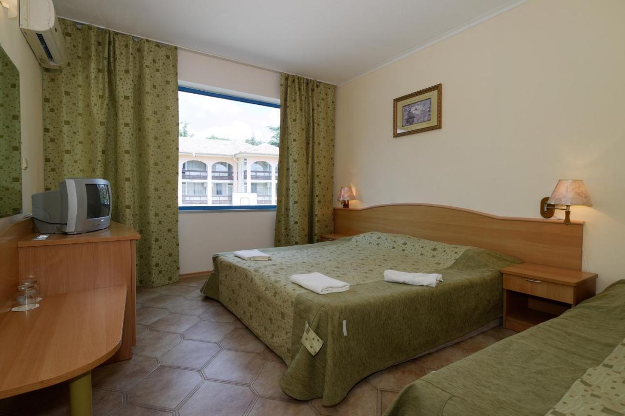 Hotel Iceberg Balchik Exterior photo