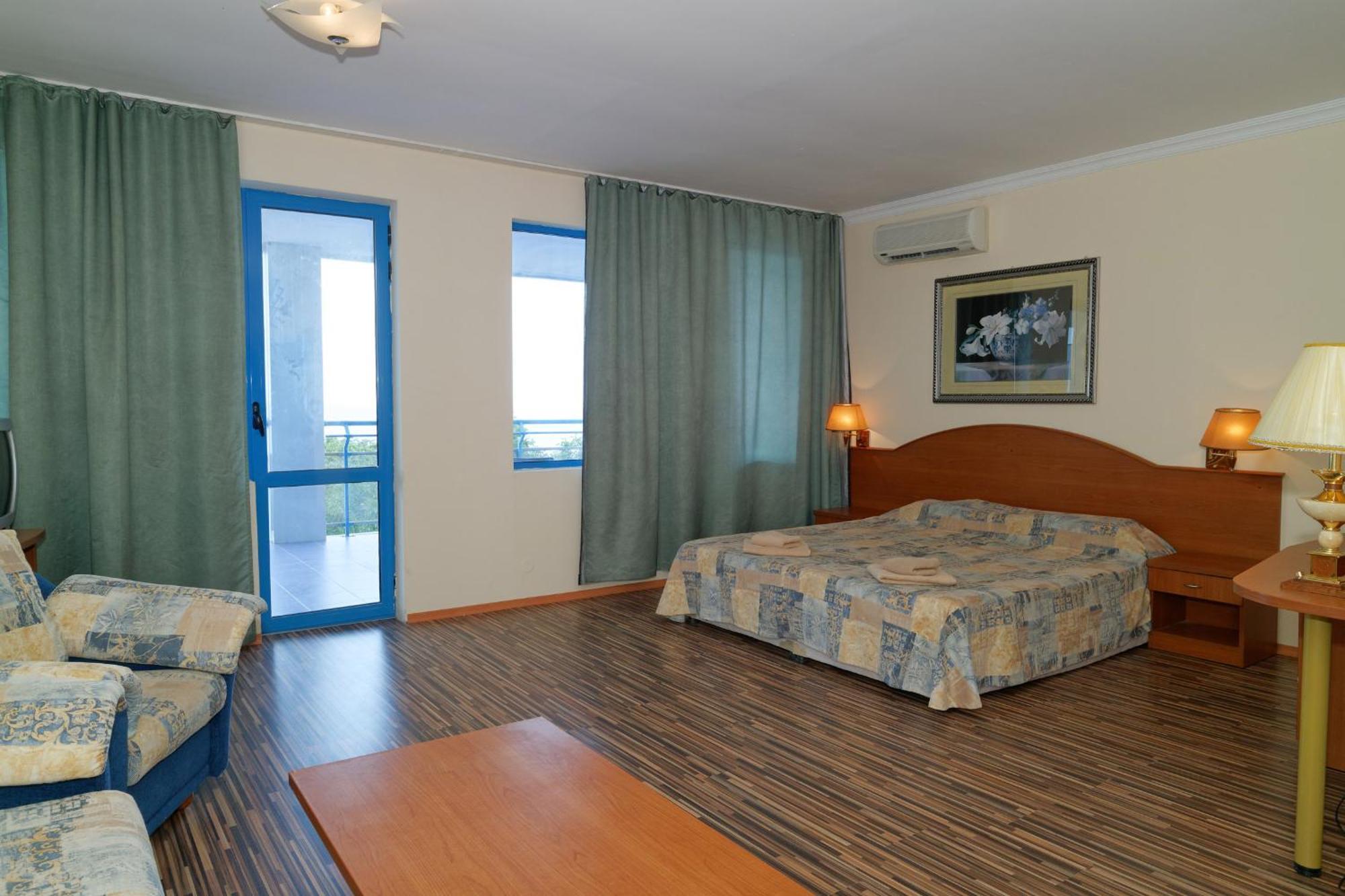 Hotel Iceberg Balchik Exterior photo