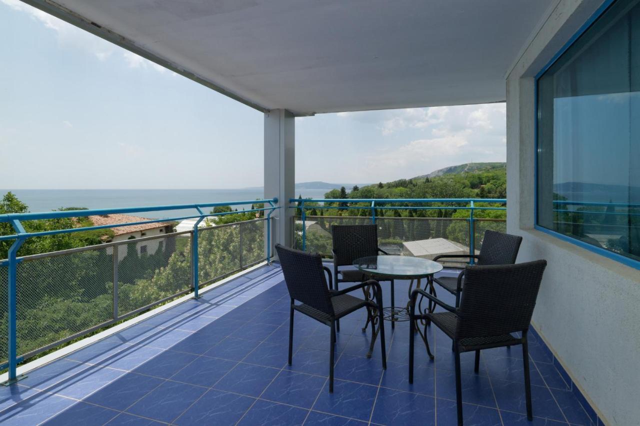 Hotel Iceberg Balchik Exterior photo