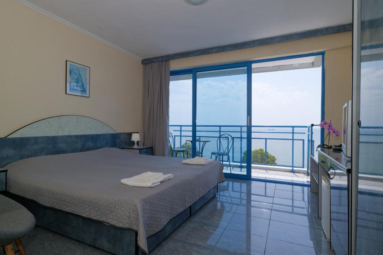 Hotel Iceberg Balchik Exterior photo